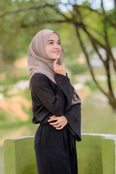 Ritratto Donna Musulmana Che Indossa Hijab — Foto Stock