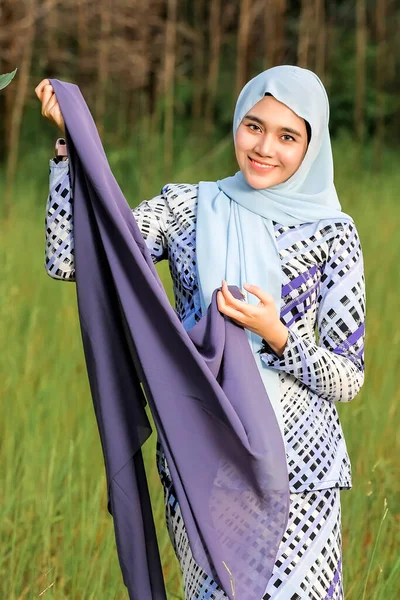 Retrato Modelo Jovem Bonito Feliz Moda Estilo Hijab Posando Área — Fotografia de Stock