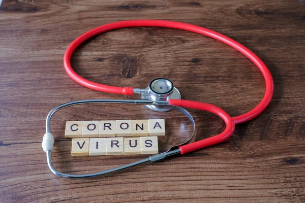 Tekstowe Wyrażenie Coronavirus Drewnianym Tle Sprzętem Medycznym Nowy Koronawirus 2019 — Zdjęcie stockowe