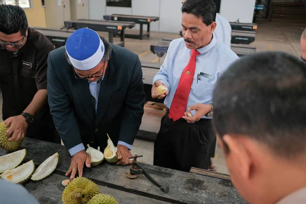 Muadzam Shah Malajsie Června 2020 Happy Asian Men Enjoy Eating — Stock fotografie