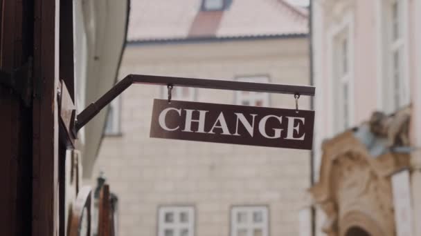 Plaque métallique de rue avec changement de mot — Video