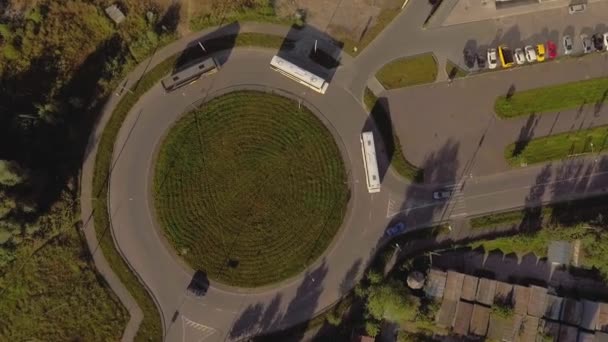 Grote toeristische bussen, internationaal vervoer, toeristisch vervoer, helikopterschieten, luchtfotografie — Stockvideo