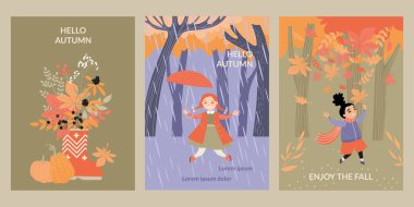 Sonbahar ormanının arka planında eğlenen mutlu çocukların olduğu bir grup vektör kartı ve bir buket kırmızı ve turuncu yaprak. Sonbaharın tadını çıkar. Düz stil ile sevimli karakterli illüstrasyon