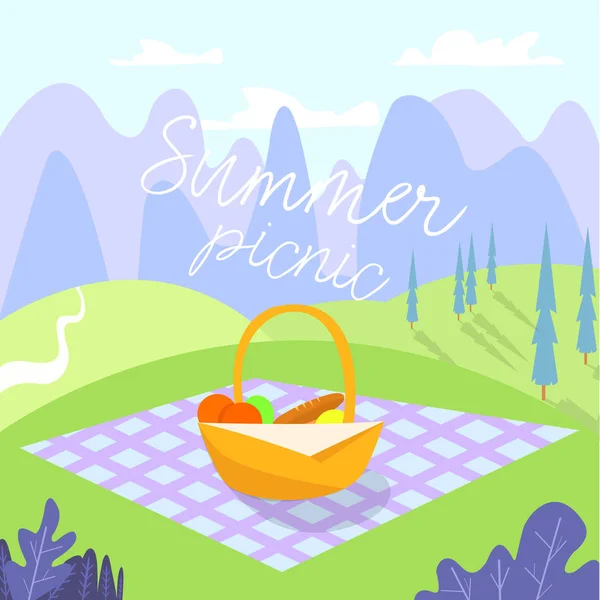 夏のピクニックカード 山や森を背景に 公園内に食べ物のバスケットが立っています キャプション 夏のピクニック ベクトルイラスト — ストックベクタ