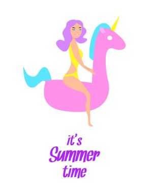 Şişme pembe tek boynuzlu at üzerinde mayo giyen kız, beyaz arka plan ve yaz zamanı metin. Vektör çizimi.