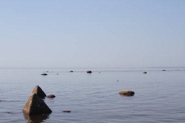Su manzara. Göl çığ yüzeyine. Kırsal doğa güzellik