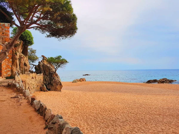 Mediterranean beach in Costa Brava, Platja d Aro, Catalonia, Spain. — стокове фото