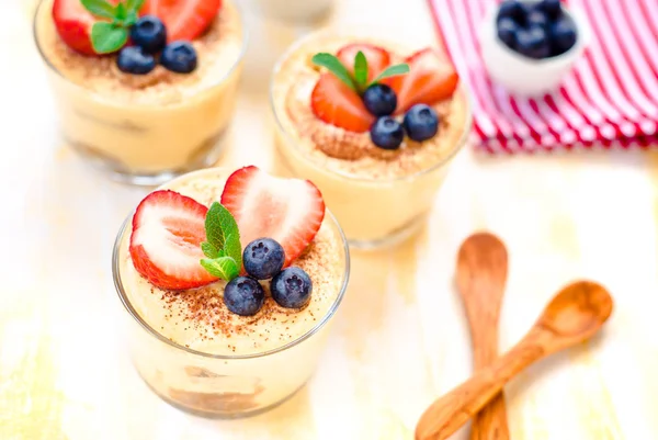 Homemade Exquisite Dessert Tiramisu Glasses Decorated Strawberry Blueberry Mint White — Stock Photo, Image