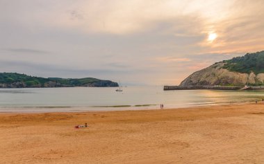 Playa De Gorliz gün batımında, İspanya, Bask Ülkesi, Bilbao