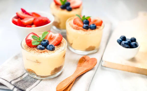 Homemade Exquisite Dessert Tiramisu Glasses Decorated Strawberry Blueberry Mint White — Stock Photo, Image