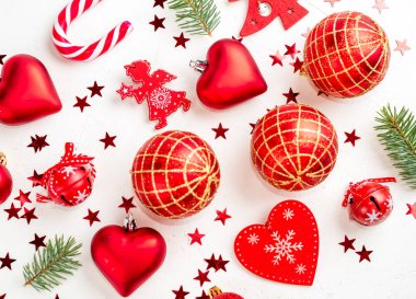 Noel dekorasyon koleksiyonu: hearts, dalları, Noel candy, yılbaşı ağacı, toplar, melek, çan, üstten görünüm