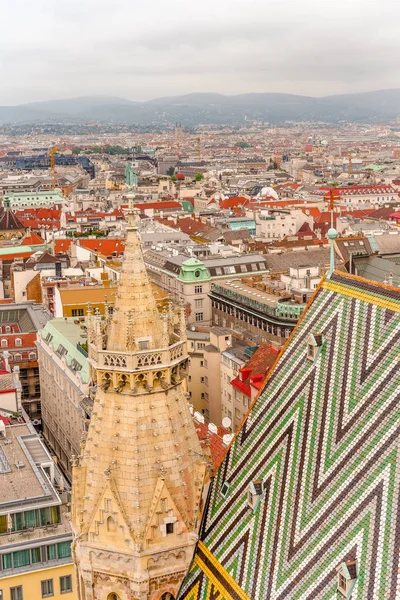 Vienna city panorama uitzicht vanaf St. Stephans kathedraal Oostenrijk — Stockfoto