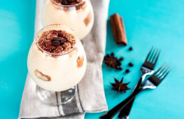 bir bardakta tiramisu