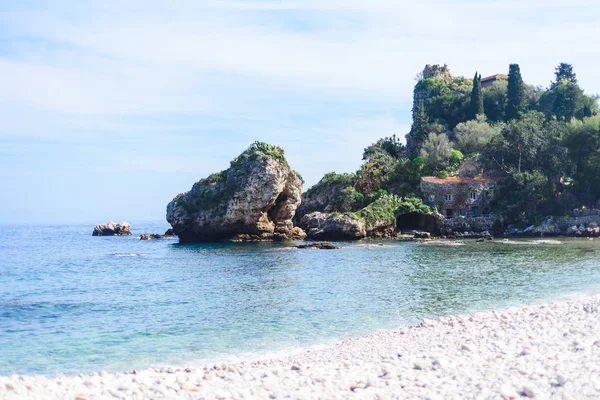 Nézd, az Isola Bella strandjától Taormina, Szicília, Olaszország — Stock Fotó