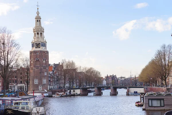 Casas coloridas y arquitectura de Amsterdam, Países Bajos — Foto de Stock