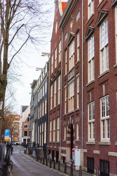 Casas coloridas y arquitectura de Amsterdam, Países Bajos — Foto de Stock