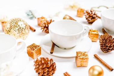 bir Noel tatil masasında fincan. Tatil ve olaylar Consept. Düz yatıyordu, üstteki görünüm