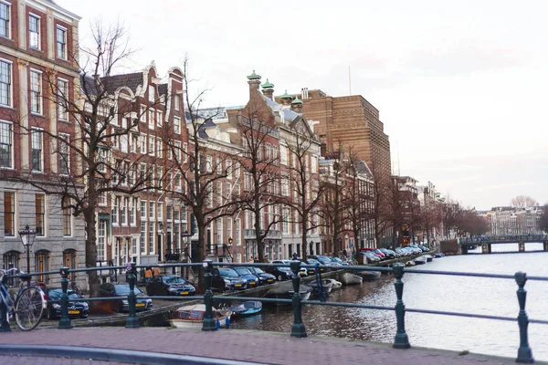 Case colorate și arhitectură din Amsterdam, Olanda — Fotografie, imagine de stoc