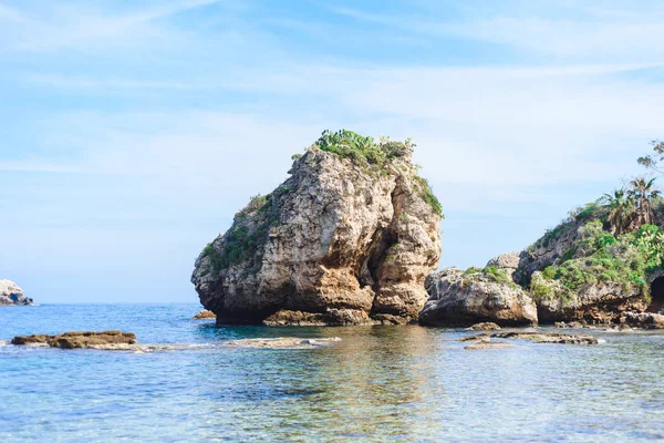 Nézd, az Isola Bella strandjától Taormina, Szicília, Olaszország — Stock Fotó