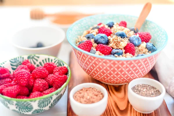 High protein healthy breakfast, buckwheat porridge with blueberries, raspberries, flax seeds and honey Closeup view, selective focus — Stock Photo, Image