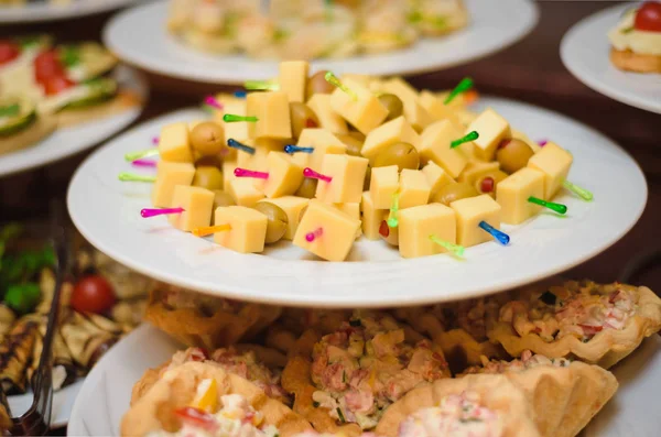 Mat buffé i restaurang, snack på konferens, koncept catering — Stockfoto