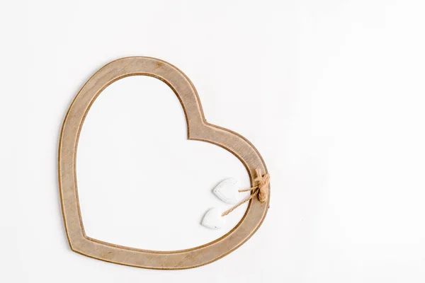 Heart shape wood frame Love concept. Flat lay. — Stock Photo, Image