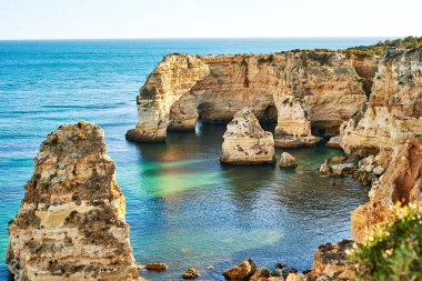 Marinha plaj - Lagoa Belediyesi, Algarve Atlantik kıyısında, Portekiz'in en ünlü plajlarından biri.