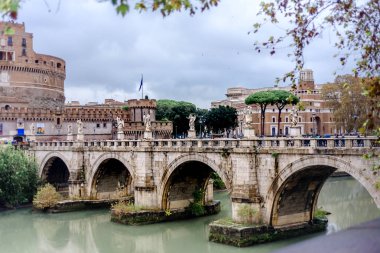 İtalya, Roma - 24 Kasım 2018: Kutsal Melek Kalesi veya Castel Sant'Angelo