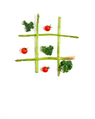 gıda ile tic tac toe, kuşkonmaz lahana, domates, üst görünümü