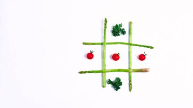 gıda ile tic tac toe, kuşkonmaz lahana, domates, üst görünümü