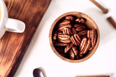 bir kase üst görünümünde pekan, kavram sağlıklı gıda, diyet, sağlıklı yağlar, doymamış yağlar