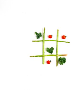 gıda ile tic tac toe, kuşkonmaz lahana, domates, üst görünümü