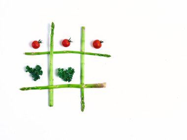 gıda ile tic tac toe, kuşkonmaz lahana, domates, üst görünümü