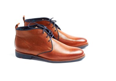 beyaz izole lüks erkek kahverengi ve mavi deri ayakkabı