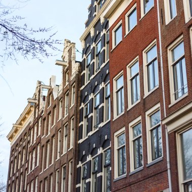 Amsterdam, Hollanda'nın renkli evleri ve mimarisi