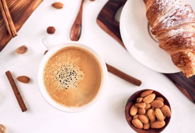 fincan yukarıdaki tablo taze espresso görüntüleme