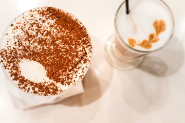 Tiramisu cam bardakta.