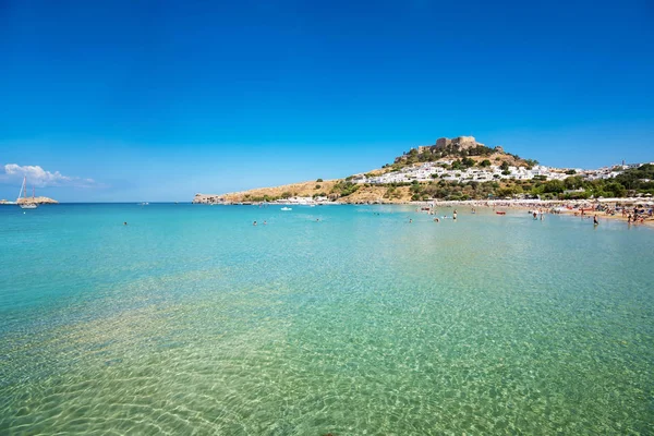 View Sandy Beach Bay Lindos Acropolis Background Rhodes Greece — Stock Photo, Image