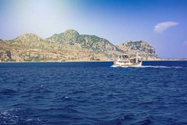 Rodos (Rodos, Yunanistan) adası yakınlarında Akdeniz 'de tekne gezisi)