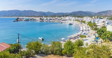 Haraki plaj daire evleri ve tatil yapımcıları onların vaktinizi (Rhodes, Yunanistan)