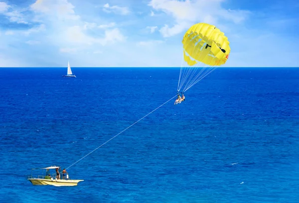 Parasailing Aegean Sea City Rhodes Rhodes Greece — 스톡 사진