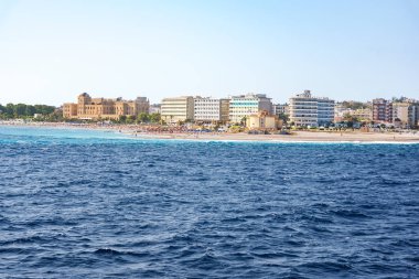 Elli beach (Rhodes, Yunanistan otelleri ile kaplı Rodos şehir şeridinin görünüm)
