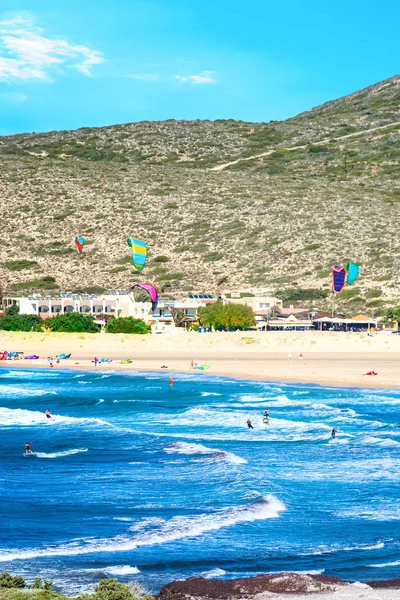 Prasonisi 海滩上的海浪和风筝爱好者 希腊罗兹 — 图库照片