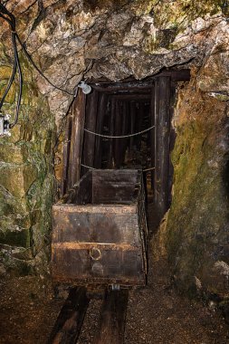 Eski benim benim içinde terk edilmiş grafik ahşap Ahşap kereste ile Milli Küçük