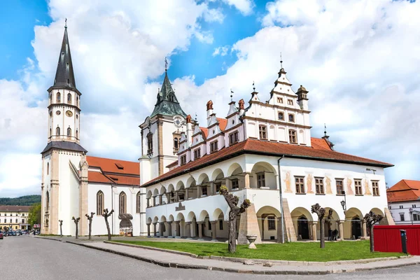 Stary Ratusz i Bazylika św Jakuba w tle na mistrza — Zdjęcie stockowe