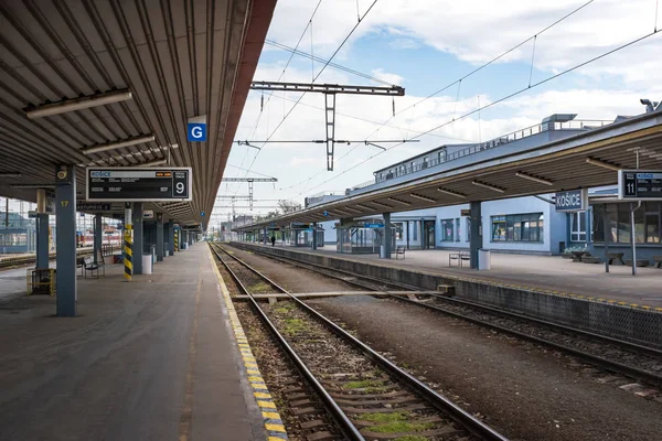 Kosice, Slovakya 1 Mayıs 2019: Kosice'deki ana tren istasyonu