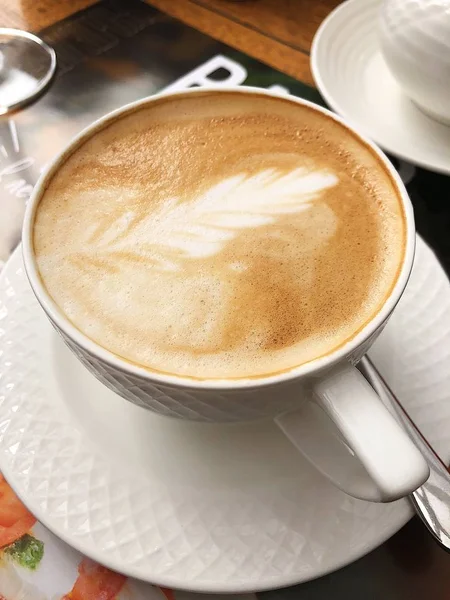 Köstlicher Cappuccino Kaffee Blauen Becher — Stockfoto