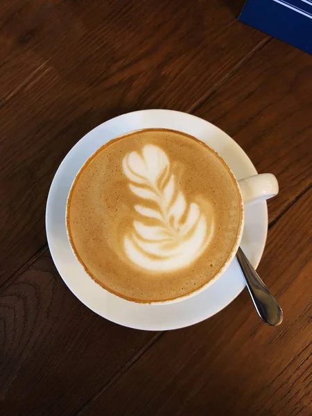 Delicioso Café Cappuccino Uma Caneca Branca — Fotografia de Stock