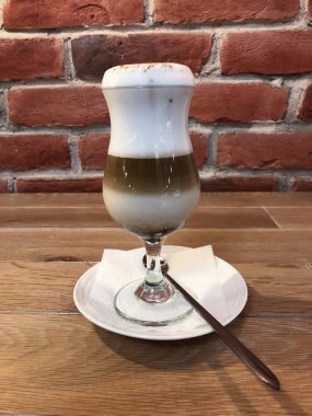 Tarçın kafede lezzetli kahve latte 