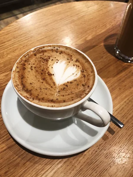 Utsökt Cappuccino Med Kanel Restaurangen — Stockfoto